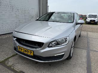 Vaurioauto  passenger cars Volvo S-60 2.0 D2 2016/10