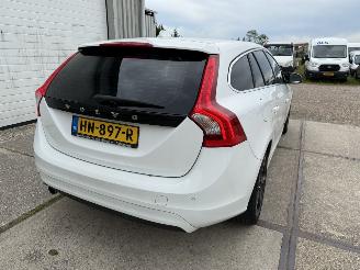Volvo V-60 2.0 D2 R-Design Automaat picture 3