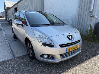Voiture accidenté Peugeot 5008 1.6 THP Family 2011/11