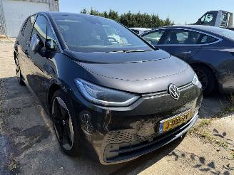 Damaged car Volkswagen ID.3 58 kWh First Plus Panoramadak 2020/11