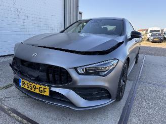 Damaged car Mercedes Cla-klasse 200 AMG Line Panoramadak 2022/8