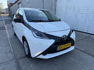 Unfallwagen Toyota Aygo 1.0 VVT-i x-fun 2017/11