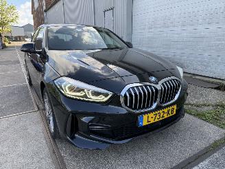 skadebil auto BMW 1-serie 118i M-Sport Automaat 2021/6