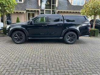 Vaurioauto  passenger cars Isuzu D-Max V-Cross 4X4 DC HARDTOP 2023/11