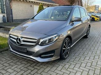 skadebil auto Mercedes B-klasse 200 d PANORAMADAK CAMERA NAVI LED 2016/1