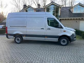 krockskadad bil bedrijf Mercedes Sprinter 317 CDI L2H2 AUTO NAVI CAMERA 2022/12