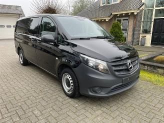 krockskadad bil bedrijf Mercedes Vito 114 CDI LANG AUTOM NAVI EURO6 2021/10
