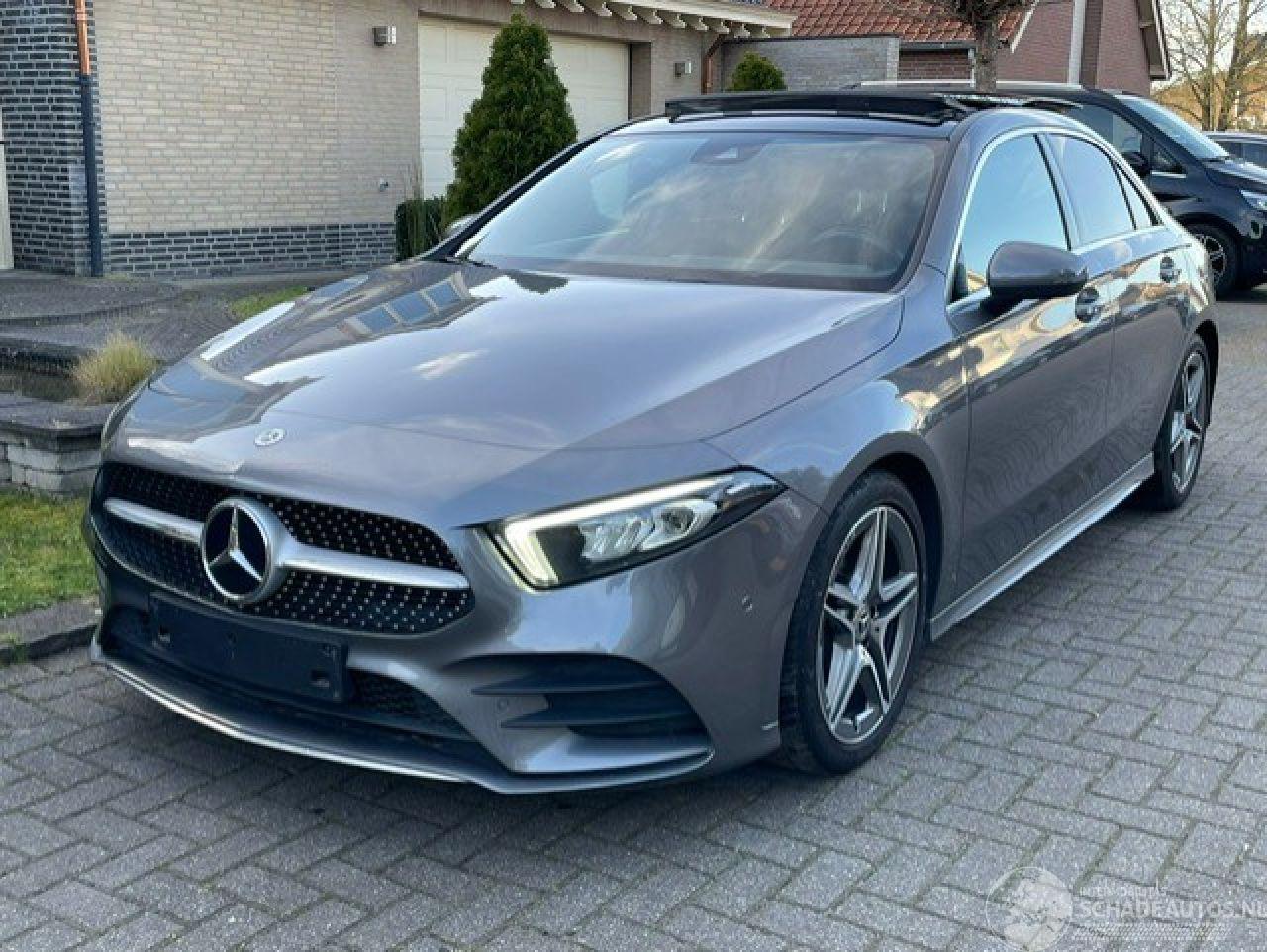 Mercedes A-klasse 200 d AMG LINE PANO LED NAVI CAMERA