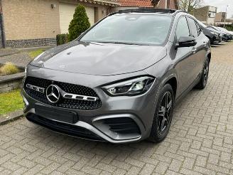 krockskadad bil auto Mercedes GLA 180 AMG LINE PANORAMADAK NAVI NIGHT CAMERA LED 2025/10