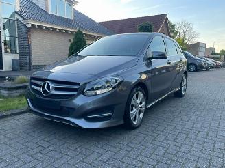skadebil auto Mercedes B-klasse 180 d NAVI PDC KLIMA 2016/3