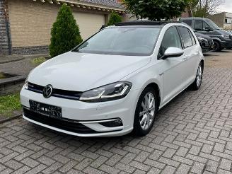 Schadeauto Volkswagen Golf 1.5 TSI DSG PANO CAMERA NAVI 2019/4