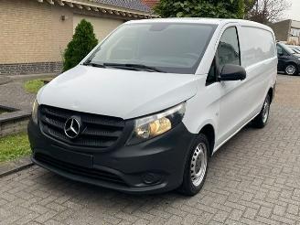 krockskadad bil bedrijf Mercedes Vito 114 CDI Lang EURO AIRCO 2017/3