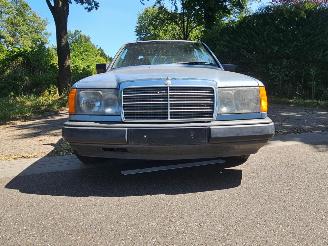 Mercedes 200-280 260 E W124 picture 7