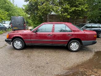 Autoverwertung Mercedes 200-serie 230 E 1986/1