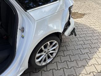Audi A4 Avant HYBRIDE 2.0 S LIne AUTOMAAT NAVI CLIMA LED CRUISE B.J 06-2019 picture 22