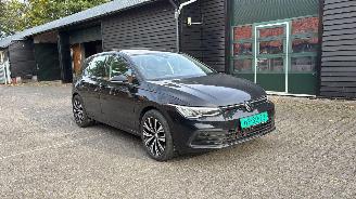 uszkodzony samochody osobowe Volkswagen Golf 8 Pano 1.5 NAVI CLIMA CAMERA VIRT DASH LED 18 INCH B.J 04-2023 2023/4