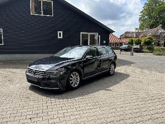 uszkodzony samochody osobowe Volkswagen Passat GTE AUTOMAAT NAVI CLIMA CAMERA LED PDC B.J 2022 2022/2