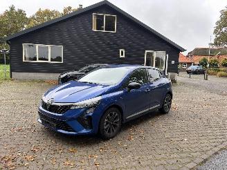 Vaurioauto  passenger cars Renault Clio V TECHNO SPORT NAVI CLIMA CAMERA VIRT DASH PDC LED FACELIFT B.J 2025 2025/5