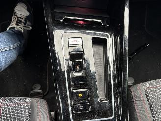 Volkswagen Golf GTI AUTOMAAT 245 PK NAVI CLIMA CAMERA LED B.J 2023 lichte schade picture 17