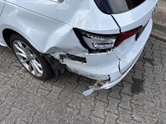 Audi A4 Avant HYBRIDE 2.0 S-LINE AUTOMAAT SPORT NAVI CLIMA LED PDC B.J 06-2019 picture 12