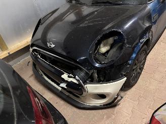 Auto incidentate Mini Cooper FACELIFT AUTOMAAT LEER LED NAVI CAMERA B.J 2021 2021/7