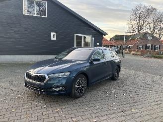 Unfallwagen Skoda Octavia AUTOMAAT HYBRIDE NAVI CLIMA VIRT DASH CAMERA TREKHAAK LED B.J 12-2024 2024/12