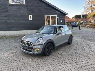 Auto incidentate Mini  1.5 EDITION CLIMA ABS PDC B.J 11-2018 SCHROEFSCHADE 2018/11