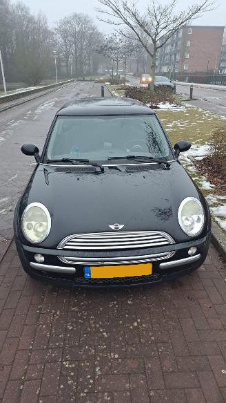 skadebil auto Mini Mini ONE 1.6 PANO B.J 2003 inruiler 2003/5