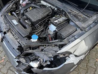 Volkswagen Golf TSI 115 PK NAVI CLIMA CAMERA CRUISE B.J 2020 SCHROEFSCHADE picture 10