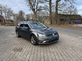 Avarii autoturisme Volkswagen Golf VARIANT TSI 115 PK NAVI CLIMA CAMERA CRUISE B.J 2020 SCHROEFSCHADE 2019/1