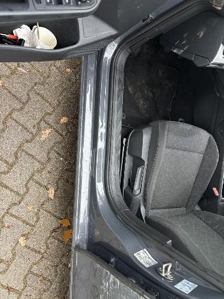 Volkswagen Golf 8 TSI 110 PK NAVI CLIMA CAMERA VIRTUEEL DASHBOARD B.J 2023 PLAATSCHADE picture 17