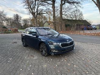 Damaged car Skoda Octavia AUTOMAAT HYBRIDE NAVI CLIMA VIRT DASH CAMERA TREKHAAK LED B.J 12-2024 2024/12