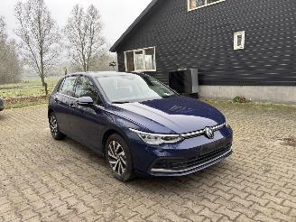 Schadeauto Volkswagen Golf 8 GTE PLUG IN HYBRIDE AUTOMAAT STYLE NAVI CLIMA CAMERA LED B.J 2023 2023/10