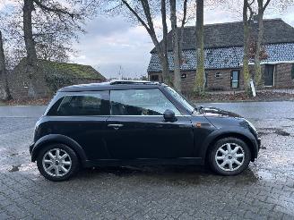 Mini Mini ONE 1.6 PANO AIRCO B.J 2003 APK maart 2027 inruiler picture 6