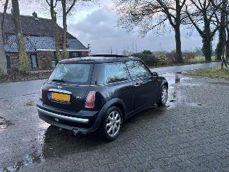 Mini Mini ONE 1.6 PANO AIRCO B.J 2003 APK maart 2027 inruiler picture 2