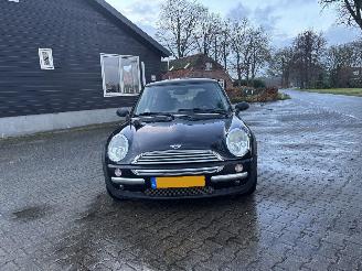 Mini Mini ONE 1.6 PANO AIRCO B.J 2003 APK maart 2027 inruiler picture 8