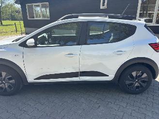 Dacia Sandero STEPWAY TCE 90 EDITION AIRCO CAMERA APP B.J 2025. plaatschade picture 14