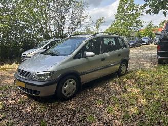 Schadeauto Opel Zafira 2.0 DIESEL COMFORT 7 PERSOONS B.J 2000 2000/1