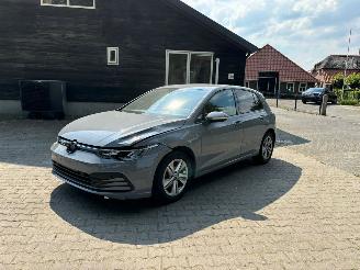 skadebil auto Volkswagen Golf 1.5 ETSI HYBRIDE AUTOMAAT NAVI CLIMA CAMERA LED B.J 2024 2024/1