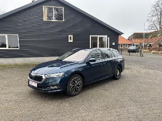 Schadeauto Skoda Octavia TSI AUTOMAAT HYBRIDE NAVI CLIMA VIRT DASH CAMERA TREKHAAK LED B.J 12-2024 2024/12