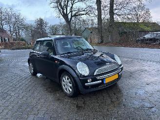 Mini One 1.6 Pano Airco Elec pakket Lmv B.J 2003 2 eigenaar geen schade picture 3