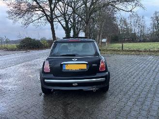 Mini One 1.6 Pano Airco Elec pakket Lmv B.J 2003 2 eigenaar geen schade picture 7