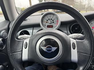 Mini One 1.6 Pano Airco Elec pakket Lmv B.J 2003 2 eigenaar geen schade picture 11