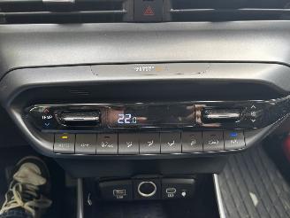 Hyundai I-20 AUTOMAAT 100 PK PREMIUM SPORT BOSE NAVI CLIMA CAMERA LED B.J 12-2024 picture 13