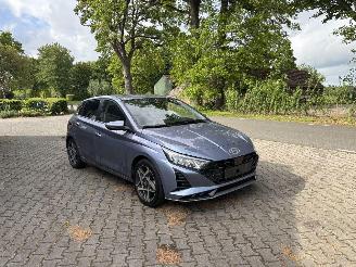Hyundai I-20 AUTOMAAT 100 PK PREMIUM SPORT BOSE NAVI CLIMA CAMERA LED B.J 12-2024 picture 3