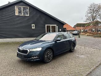 uszkodzony samochody osobowe Skoda Octavia TSI AUTOMAAT HYBRIDE NAVI CLIMA VIRT DASH CAMERA TREKHAAK LED B.J 12-2024 2024/12