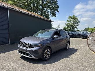 Voiture accidenté Volkswagen T-Cross TSI 116 PK AUTOMAAT NAVI CLIMA CAMERA LED B.J 06-2024 FACELIFT 2024/6