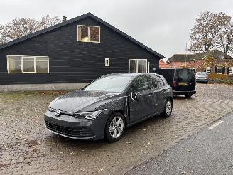 Coche accidentado Volkswagen Golf 8 TSI 110 PK NAVI CLIMA CAMERA LED PDC PRIVACY GLASS B.J 04-2023 2023/4