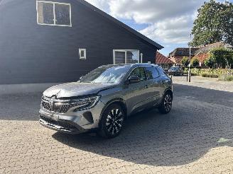 Vaurioauto  passenger cars Renault Austral 1.2 E TECH FULL HYBRIDE 200 PANO AUTOMAAT B.J 11/2024 2024/11