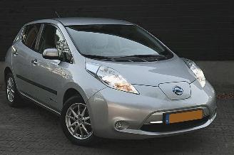 Voiture accidenté Nissan Leaf Navi Clima Lmv Camera  B.J 2012 2012/2